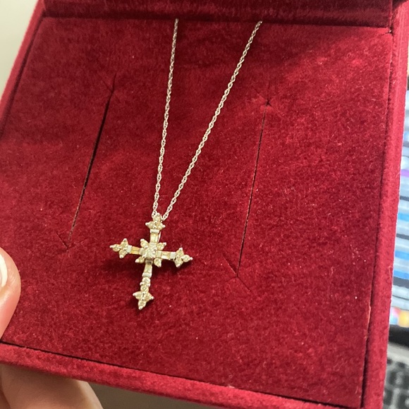 Affinity Diamonds cross necklace - Picture 4 of 5